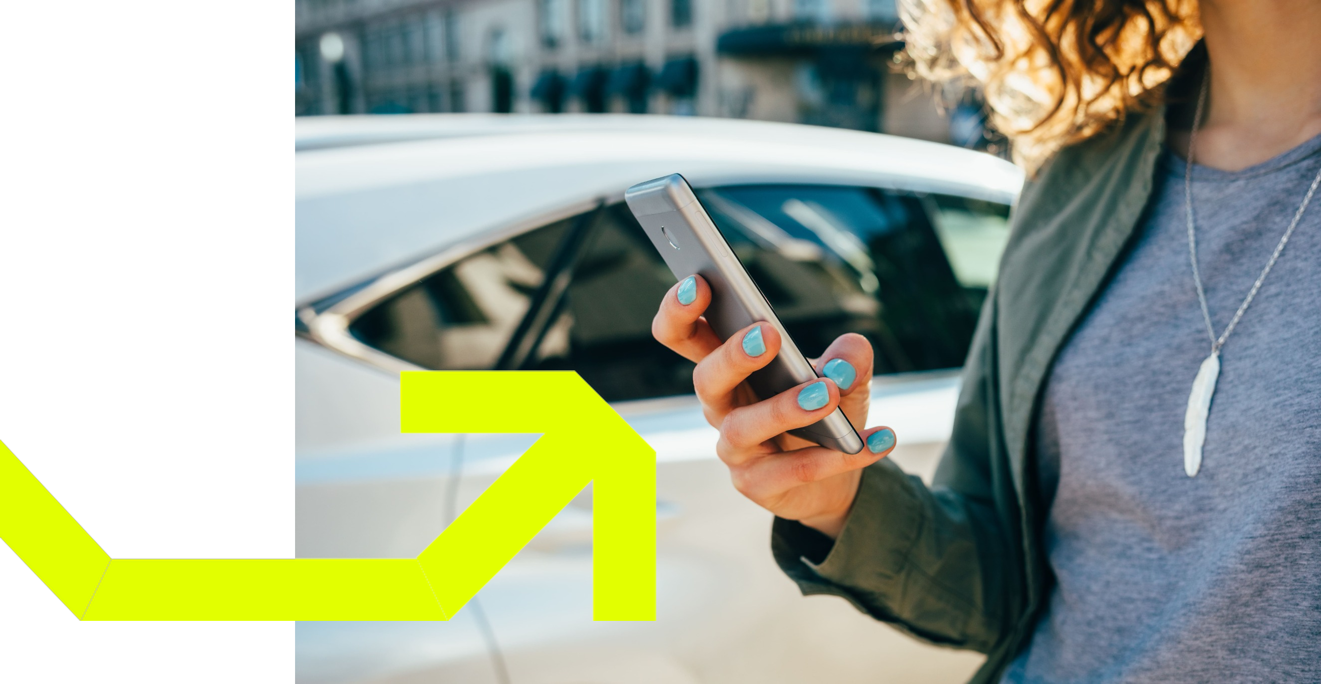 Persona usando el móvil